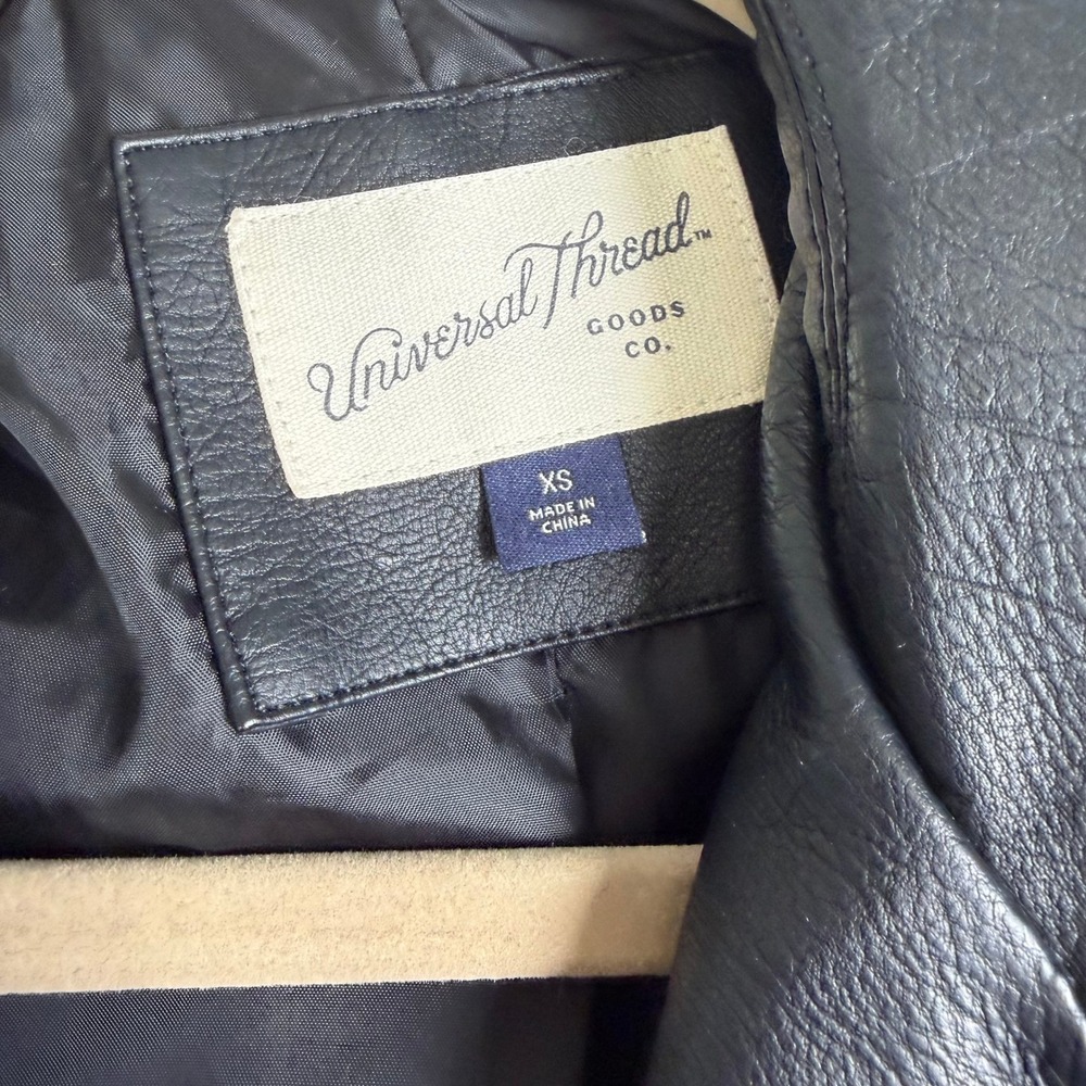 Universal Thread Moto Jacket Womens XS Black Faux Leather Biker Quilted Zip - Picture 3 of 7